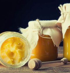 تفاوت بین عسل خام و فرآوری شده چیست؟