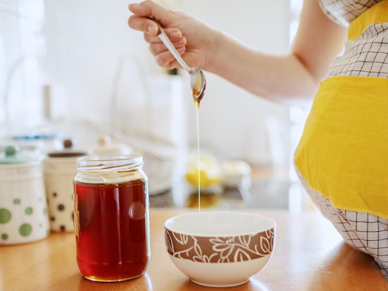 مضرات و خواص خوردن عسل در بارداری
